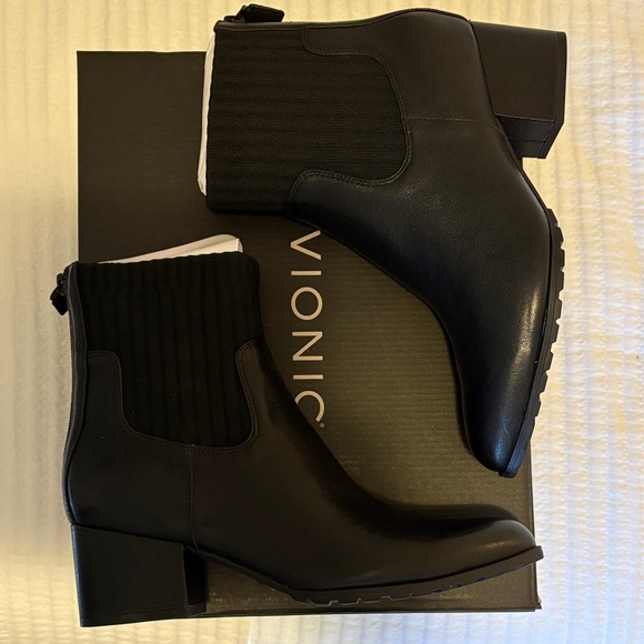 Vionic Boot - Picture 5 of 6